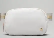 Everywhere Belt Bag 1L Vapor/ Gold/ White