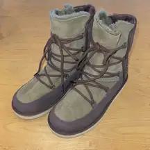 UGG AUSTRALIA LODGE CHOCOLATE/OLIVE GREEN SHEEPSKIN SUEDE BOOTS‎ SIZE 5 US