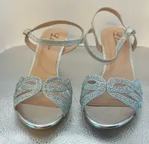 Lightly used heels. Absolutely beautiful with gems that look like diamonds.​