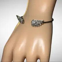 Beautiful silver angel wings bracelet with rhinestone incrusted design!