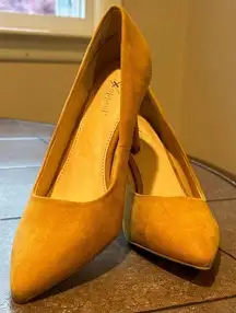 Xappeal Yellow Mustard Suede Heels Sz 7.5 3 Inch Heels.