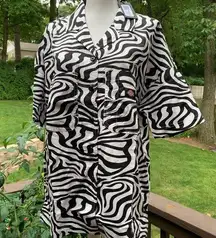 Dickies New NWT Women's  Button Up Shirt in Cloud Zebra Pattern Size XS X-Small