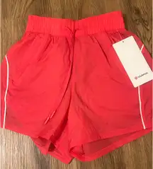 Lululemon License to Train Shorts High-Rise lightweight short 4”