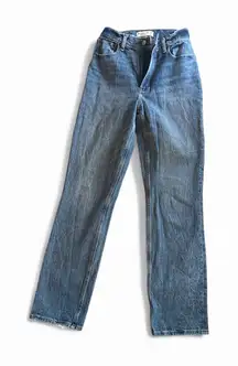 Abercrombie & Fitch Curve Love Jeans Size 25/0
The 90’s Straight, Light blue