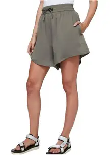 Lululemon Feeling Femme Short 5.5" Grey Sage size 6 on the go neutral‎ classic