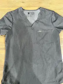 Fig scrub top in small graphite The technical Collection 