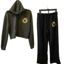 Disney Mickey Mouse Hoodie Crop Sweatshirt Sweatpants Graphic 2 pc Women’s Small Excellent Condition