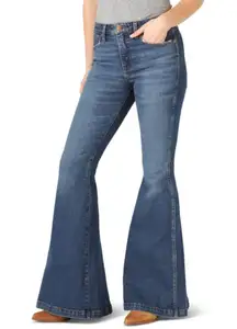 NWT Wrangler Retro Bellbottoms Size 30x34