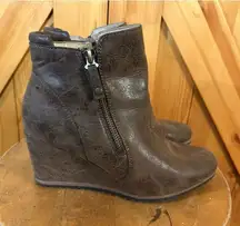 SOUL Naturalizer Women's Haley Ankle Boot, Brown Nubuck, Size 8.5M Wedge Zip Up