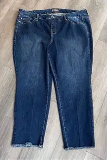 Torrid crop boyfriend distressed jeans vintage stretch with raw hem size 22