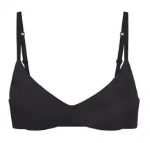 SKIMS Wireless Form Push-Up Plunge Bra