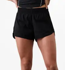 Athleta Women's Black mesh racer run mid rise Shorts sz small