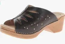 Dansko Sheri Sandal 39 Brown Tooled‎ Roses & Studs