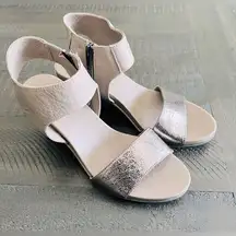 Bueno Ida Wedge Sandal Metallic Taupe Leather Size 7.5 US, 38 EU