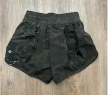 Lululemon Hotty‎ Hot Short Sz 4 Inseam 4" Incognito Camo Multi Gator Green
