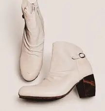 L'amour Des Pieds Pierpont White Comfy  Wooden block heeled boot sz 7