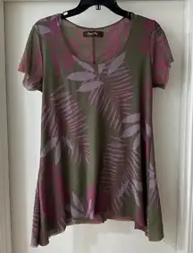 Sweet Pea Olive Green & Pink Short-Sleeved Top, Size Medium