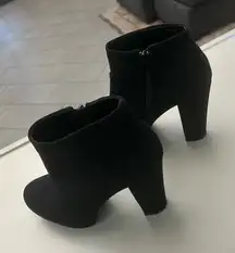 Booties Chic Black Ankle see pictures for size. Cannot read but I think 6 1/2