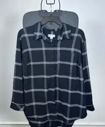 Ava & Viv Black and White Casual Button Down Shirt