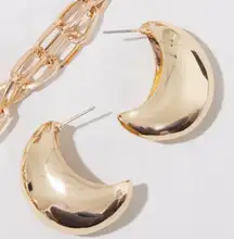 NWT PrettyLittleThing Gold Curved Drop Earrings Chunky Push Back Earrings Gold