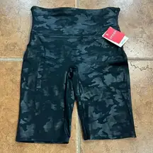 NWT SPANX Women’s Faux Leather Bike Shorts Black Camo Stretch size XS