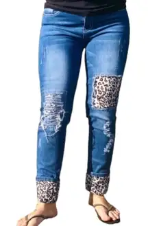 L&B Blue Denim leopard Animal Print Patch
Cuffed crop pants sz 6