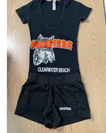 B24 Hooters Girl Worn Uniform Vneck Short Sleeve T-shirt & shorts Clearwater Xxs