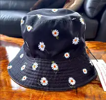 NWT Alice + Olivia bucket hat