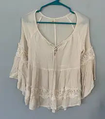 Hollister Cream Bell Sleeve Top w Lace & Tie Neckline Women’s Size Large Viscose