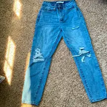 Just fab distressed wedgie fit mom jean with tapered leg sz 25 GUC