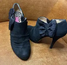 Betsey Johnson Suede Booties with lace bows size 7”