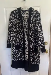 M/L Ugg Judith Sweater-Knit Black/White Leopard Print Hooded button Cardigan 