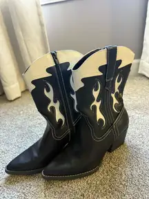 Universal Thread Boots