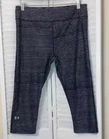UA Under Armour womens size Large compression leggings capri length striped