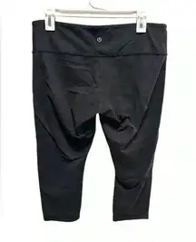 LULULEMON BLACK CAPRI LEGGINGS