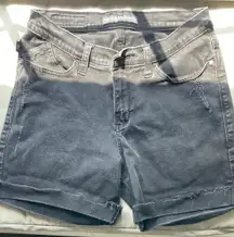 Mid Rise Mom Short