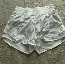 lululemon hotty hot high rise 2.5" shorts size 6