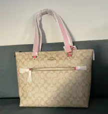 Coach  Gallery Tote In Signature Canvas 79609