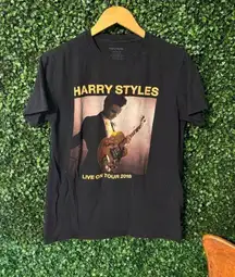 Harry Styles GUITAR Tee MEDIUM LIVE ON TOUR 2018! ORIGINAL CONCERT MERCH!