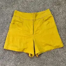 A Loves A Yellow Shorts