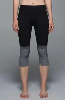 Lululemon  Seamlessly Street Crop Compression Capri Leggings Black Gray Women's 8