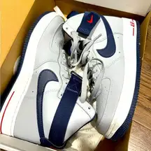 Women’s Air Force 1 wolf grey/college navy. Patriots colors!
