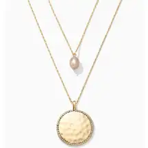 Collector's Box Gold Medallion Pendant - Stella & Dot - NWT! Great gift 🎁🎁