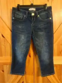 Seven7 Cropped Capri Jeans Size 6 distressed