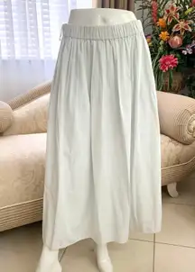 Uniqlo Volume Gather Skirt in Light Gray