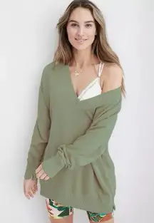 Aerie Down To Earth V-Neck Sweatshirt in Green