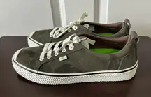 Cariuma Sneaker Shoes Green Camouflage Camo Suede Womens Size 8.5 Mens 7