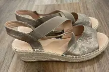 Boutique by Corkys "Kimmie" bronze wedge sandals Women’s Size 9