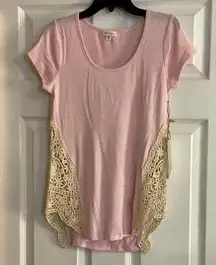 Low high blouse with crochet side