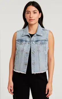 💙💙Denim Jacket with Button Details XS 💙💙